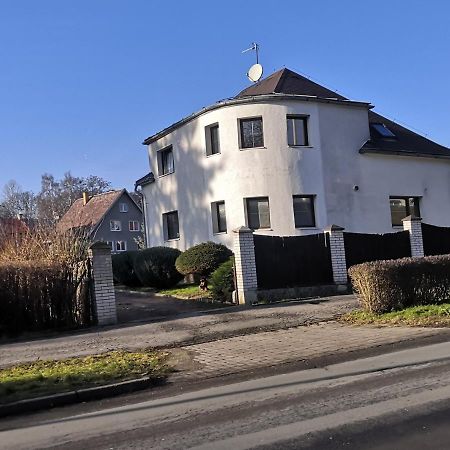 Penzion Ubytovani U Parku S Parkovistem Česká Lípa المظهر الخارجي الصورة
